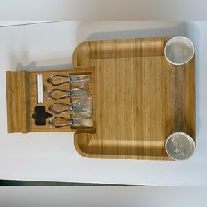 Smirly bamboo cheeseboard with ramekins and cheese knives
